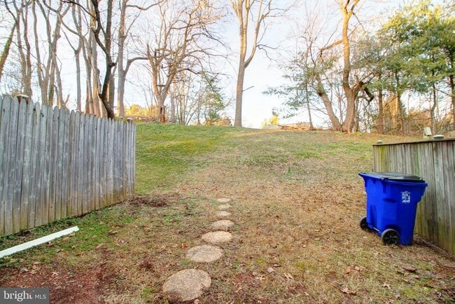 Building Photo - 87 Meadowlark Ave