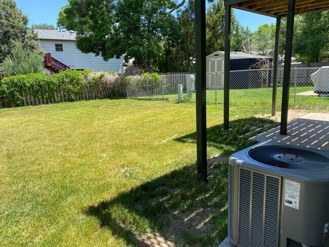 Building Photo - Half off of first months rent if a lease is signed before February 28th! 3 BED // 2 BATH HOME WIT...