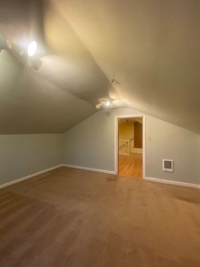 Building Photo - Charming 3 Bedroom Home Lebanon Home with Large Fenced Yard! **$500.00 Off First Full Month's Ren...