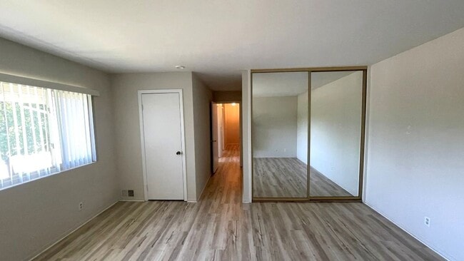 Building Photo - Walnut Creek! Highly desirable Countrywood...