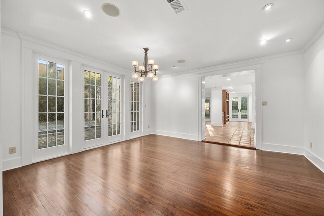 Building Photo - 1301 Kent Ln