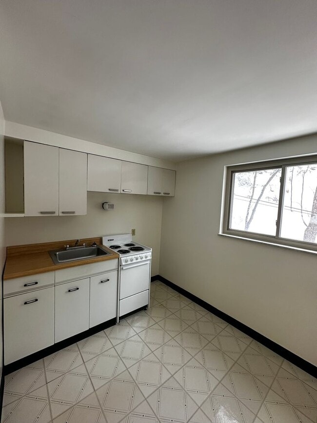 Building Photo - 298 Lumar Dr