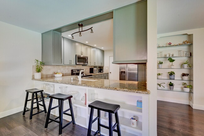 Building Photo - 6833 Bianchini Cir