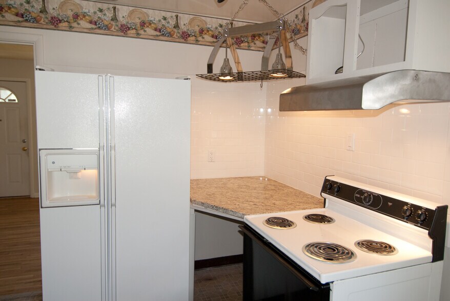 KITCHEN - 804 E Dale St