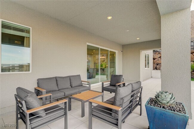 Building Photo - 510 Duvet Ct