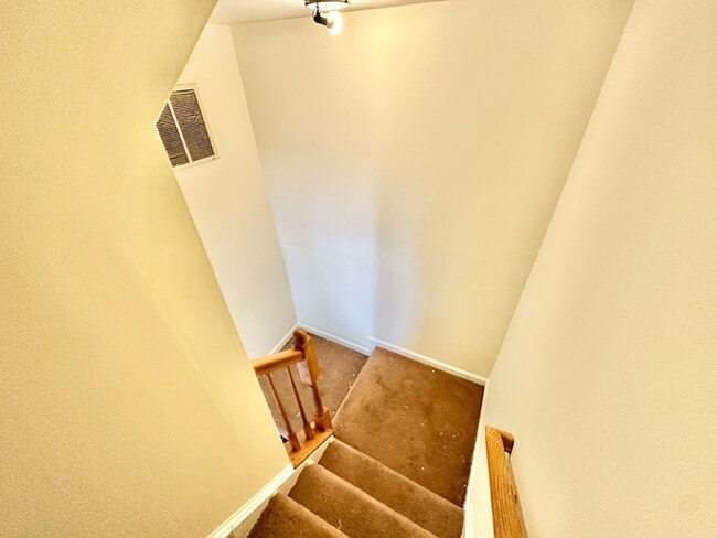 Building Photo - Fantastic 3 Bedroom Townhouse in Wellingto...