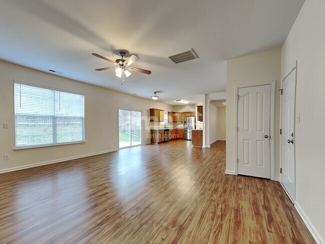 Building Photo - 836 Jennifer Lane