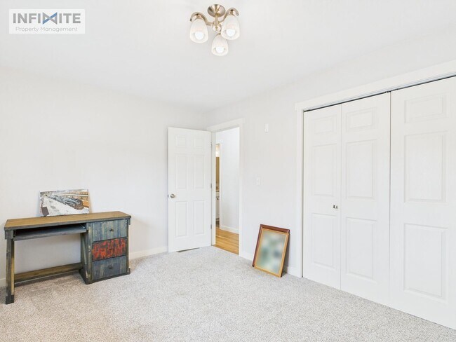 Building Photo - Great Four Bedroom! First Month Half Off!!