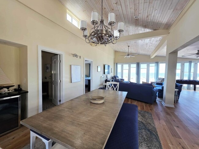 Building Photo - 8034 Riverview Rd