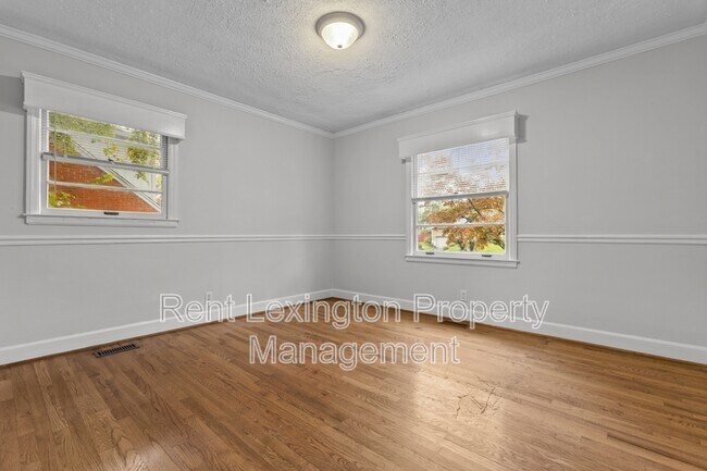 Building Photo - 265 Zandale Dr