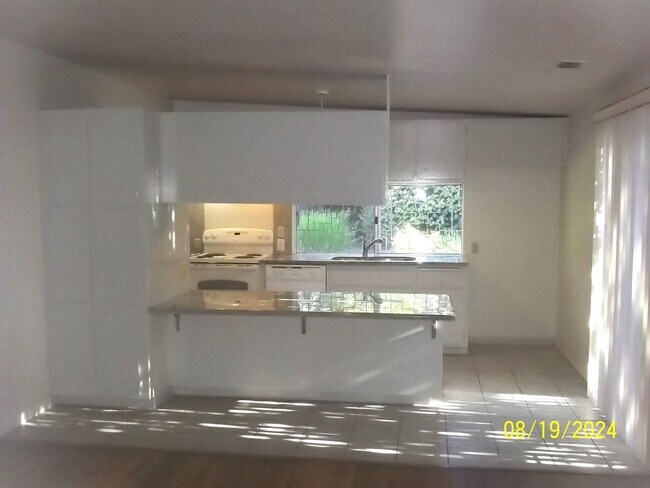 Building Photo - Charming home in Sacramento