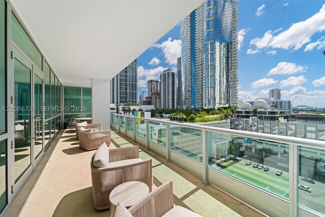 Building Photo - 900 Biscayne Blvd