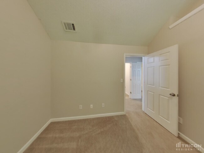 Building Photo - 2075 Mulberry Ln