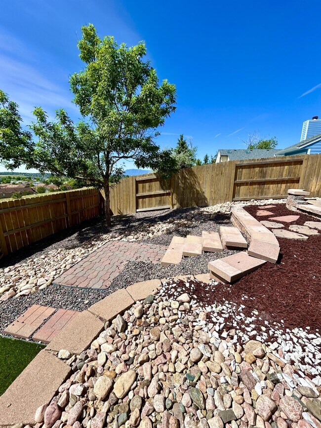Building Photo - 7890 Candleflower Cir