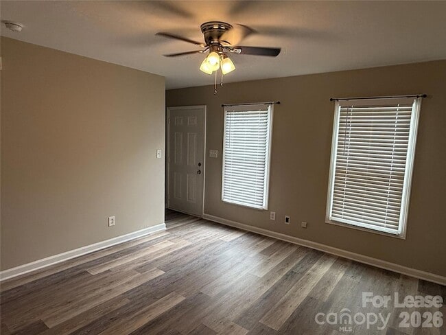 Building Photo - 312 W Catawba Ave