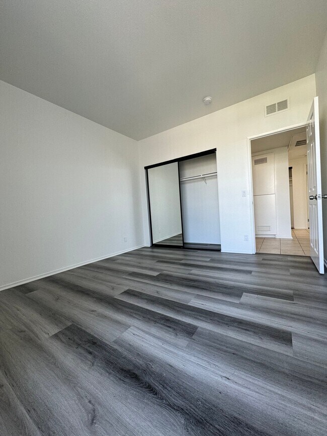 Building Photo - 4343 Whitsett Ave
