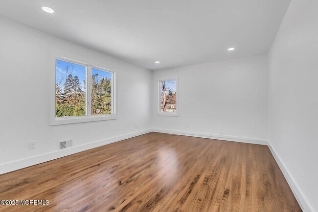 Building Photo - 1 Robin Dr