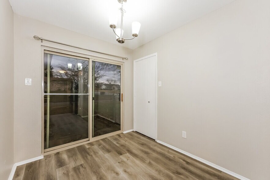 Building Photo - 1301 Southridge Dr