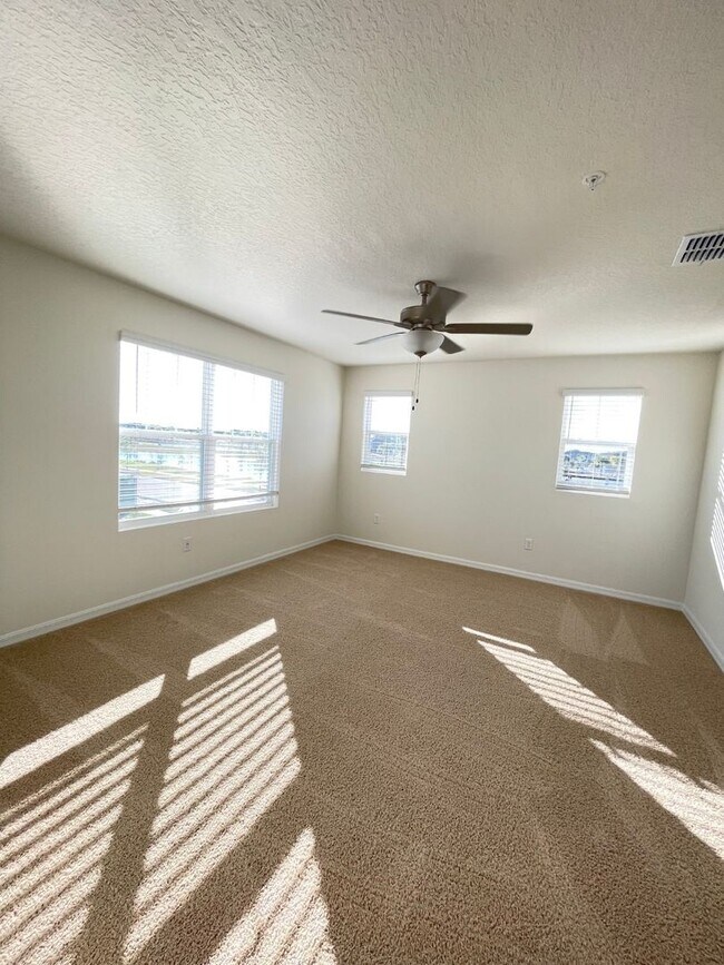 Building Photo - Newly Built, Water View, Luxury Executive ...