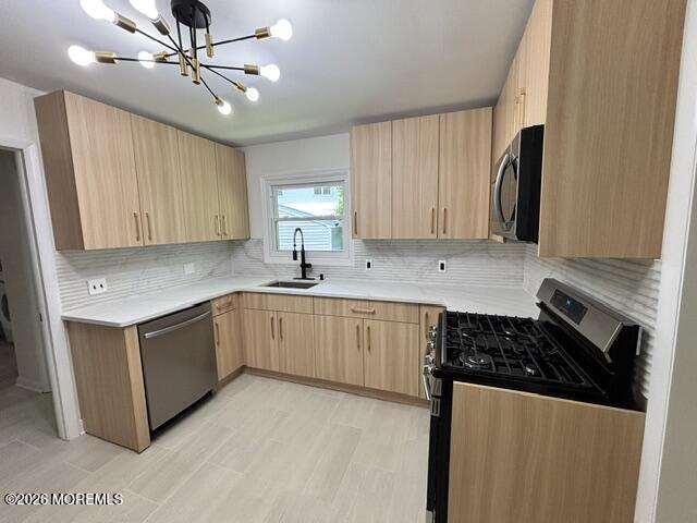 Building Photo - 813 Roseld Ave