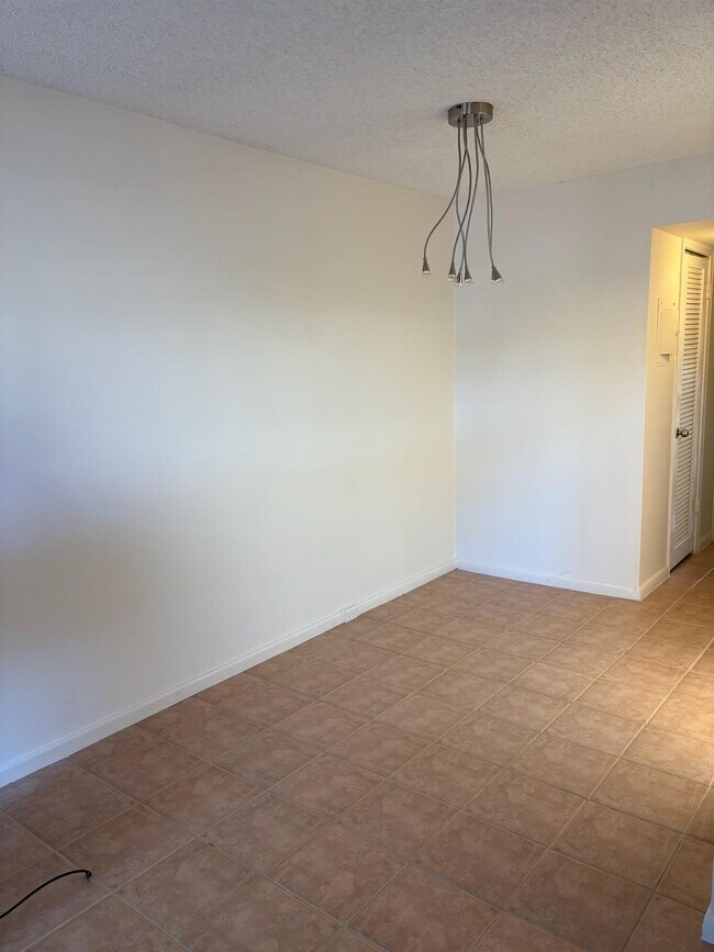 Building Photo - 61 Ashby B