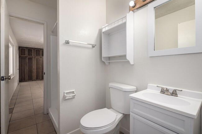 Building Photo - South Scottsdale Charmer! 4 bed + Office, ...