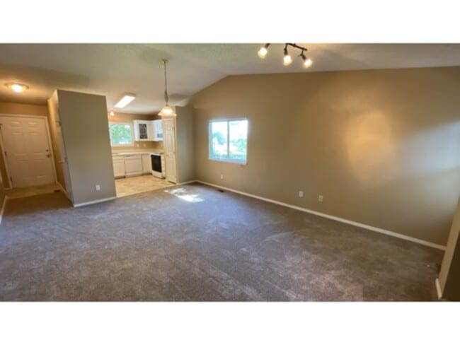 Building Photo - Nice one level living in Cheyenne Meadows