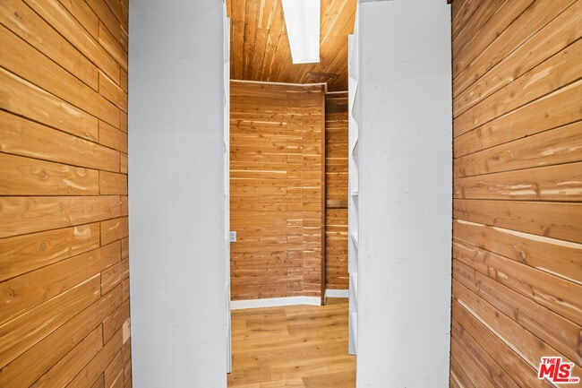 Building Photo - 2254 Stradella Rd