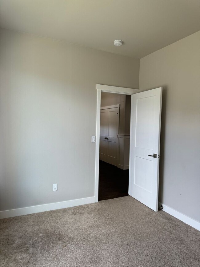 Building Photo - Wonderful Central Kitsap 4 bedroom in Village View neighborhood...now available