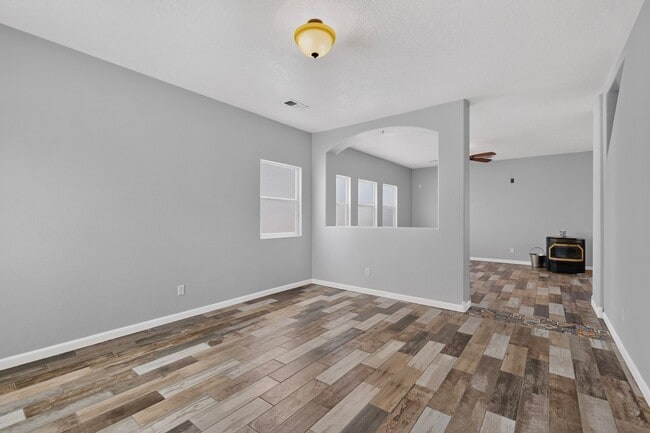 Building Photo - 624 Torretta Dr SW