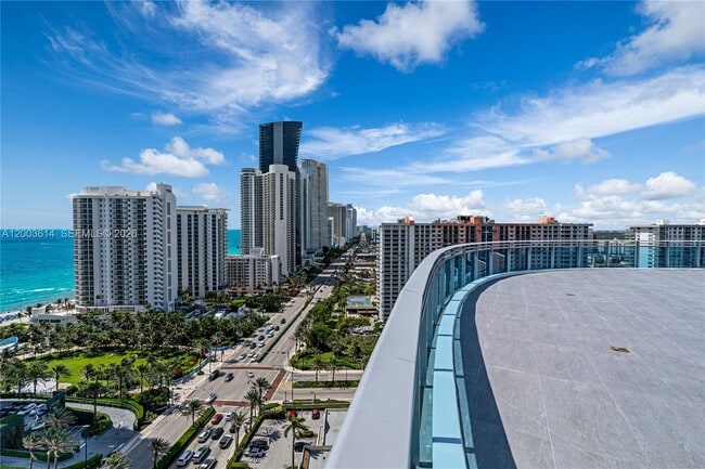 Building Photo - 17550 Collins Ave