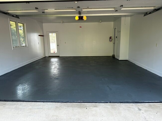 Building Photo - 705 Whitehall Plains Rd