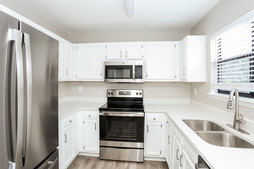 Building Photo - 8428 Rittenhouse Cir