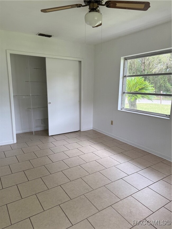 Building Photo - 6106 E Calico Ln