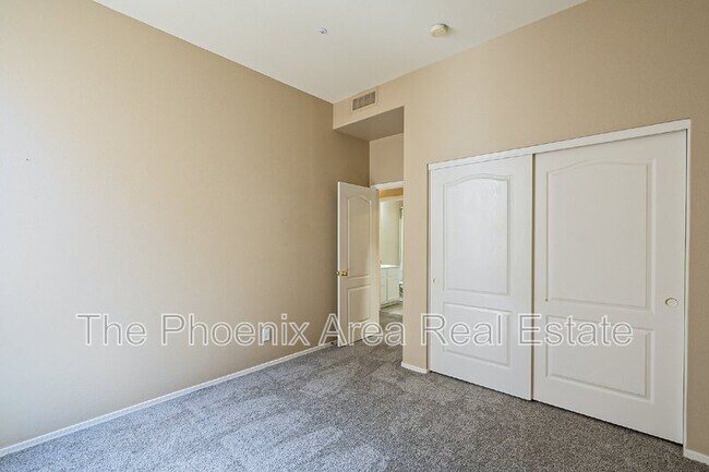 Building Photo - 7237 E Gallego Ln