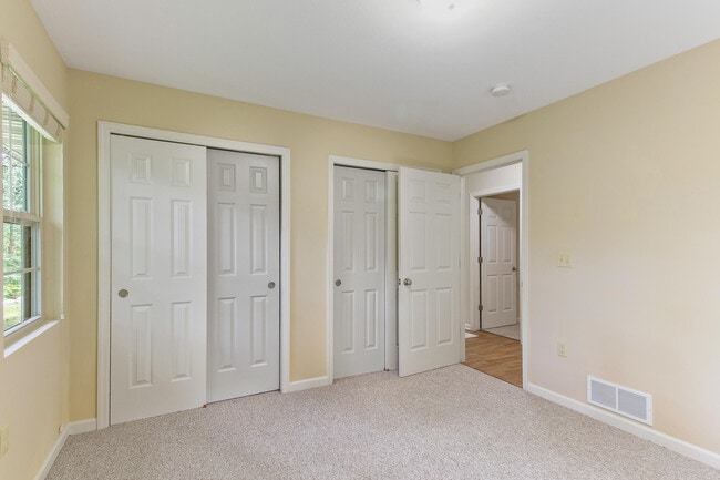 Building Photo - N7439 Mariner Hills Cir