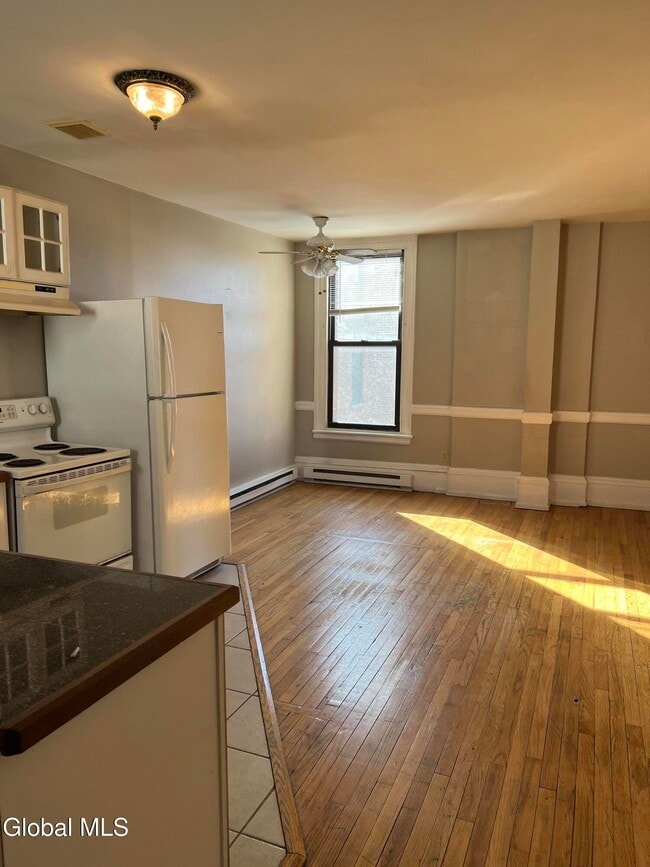 Building Photo - 5 Broadway