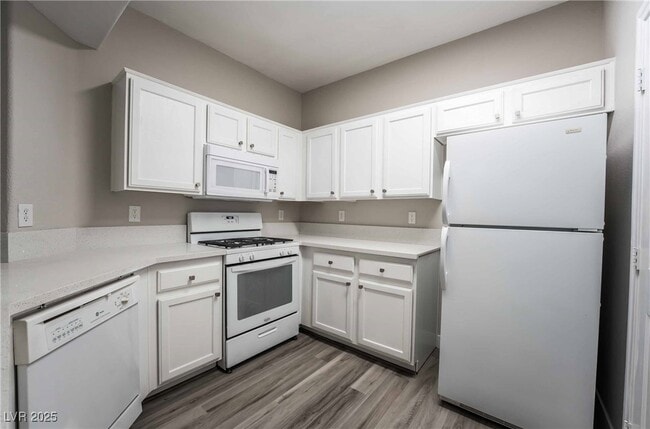 Building Photo - 5855 Valley Dr