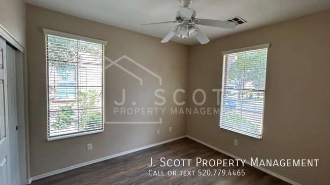 Building Photo - 4266 E Lexington Ave