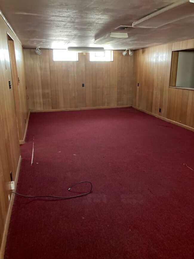 Building Photo - 4 Bedroom South Euclid House for Rent