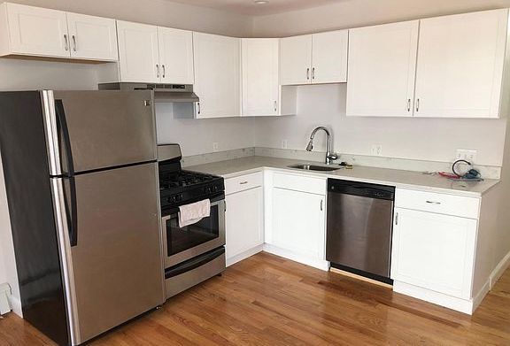 Building Photo - 67 Marion St