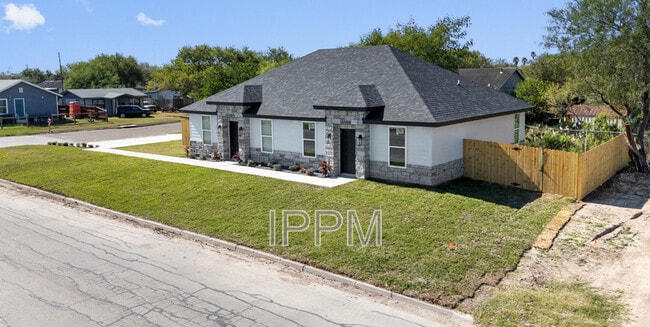 Building Photo - 318 W New Hampshire St