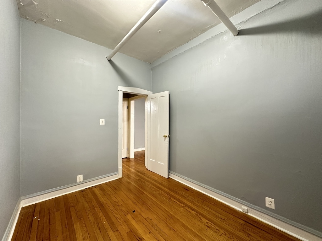 Building Photo - 1321.5 W Estes Ave