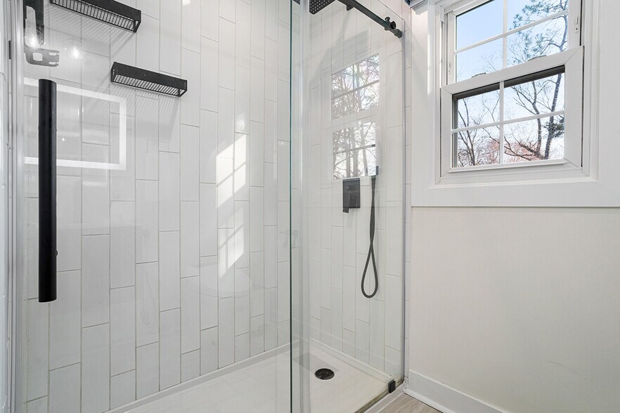 Primary Bath - 4112 Saint James Church Rd