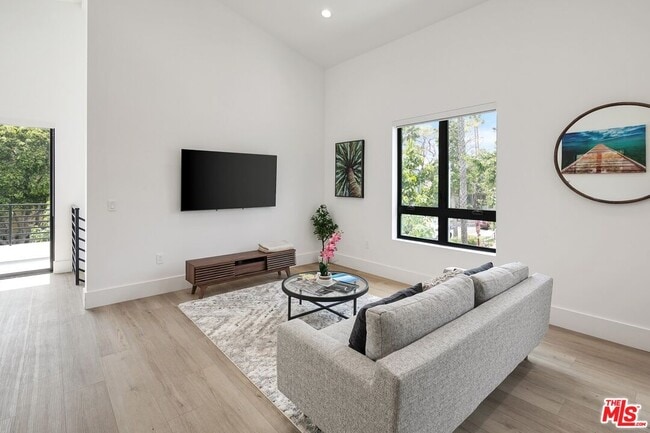 Building Photo - 1236 N Spaulding Ave