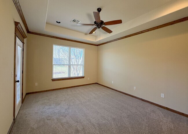 Building Photo - 3 Bed, 2.5 Bath Home in Oxford Park – Open Layout & Tall Ceilings