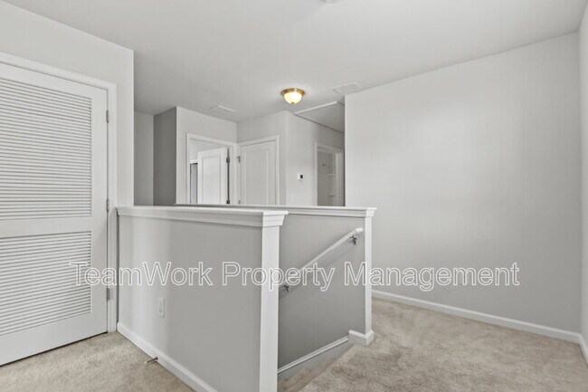 Building Photo - 145 Stoney Creek Way