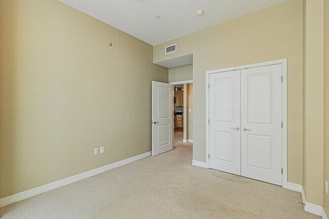 Building Photo - Live in the Heart of Downtown Fort Worth!