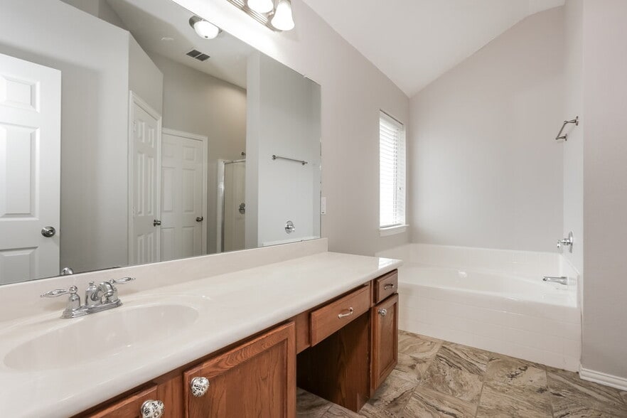 Building Photo - 212 Arrowhead Dr