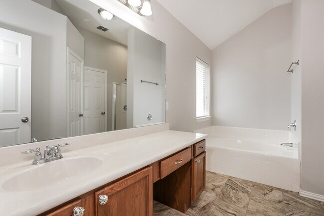 Building Photo - 212 Arrowhead Dr